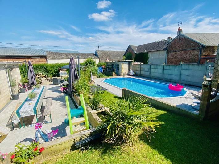 Chambre d’hôte pour 6 personnes, avec piscine ainsi que vue et jardin à Englebelmer