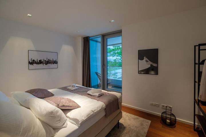Ferienwohnung für 4 Personen, mit Balkon und Terrasse sowie Ausblick in HafenCity Hamburg