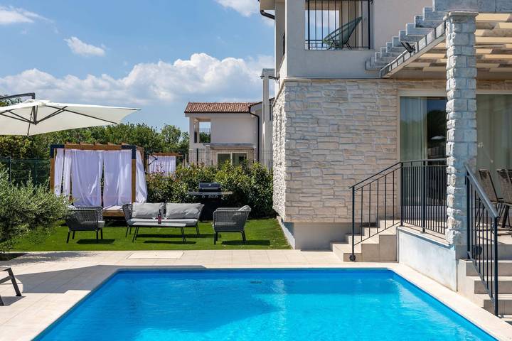 Ferienhaus für 8 Personen, mit Garten und Pool, mit Haustier