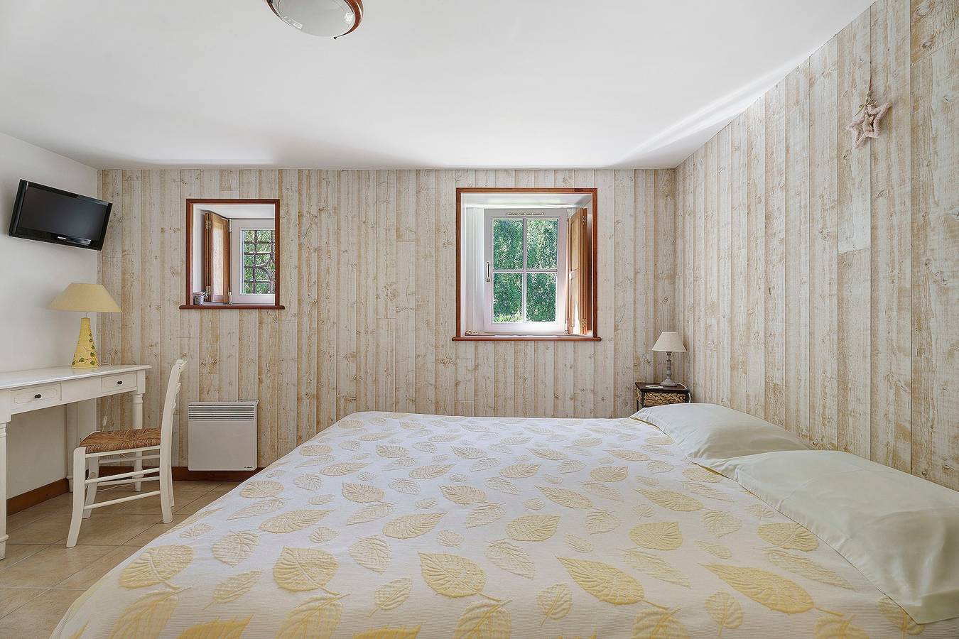 Gästezimmer „La Souricière - Le Puits“ mit gemeinsamer Terrasse, Garten und Wlan in Cancale, Mont-Saint-Michel-Bucht