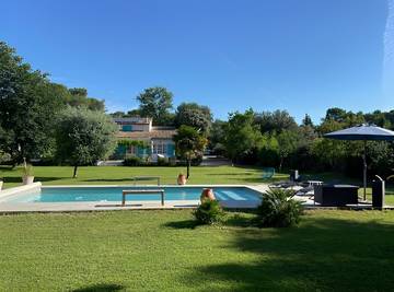 Gîte pour 4 personnes, avec piscine, animaux acceptés à Lambesc