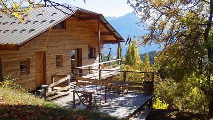 Gîte pour 6 personnes, avec vue sur le lac et jardin à Réallon