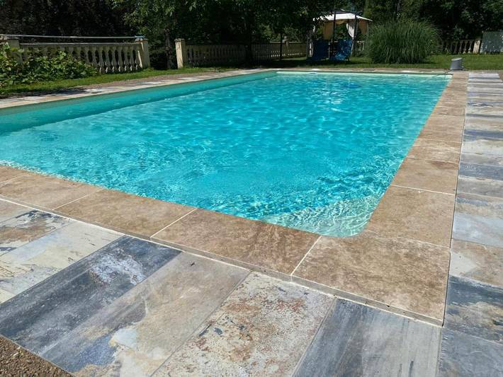 Location de vacances pour 8 personnes, avec terrasse et piscine à Cusset - 4