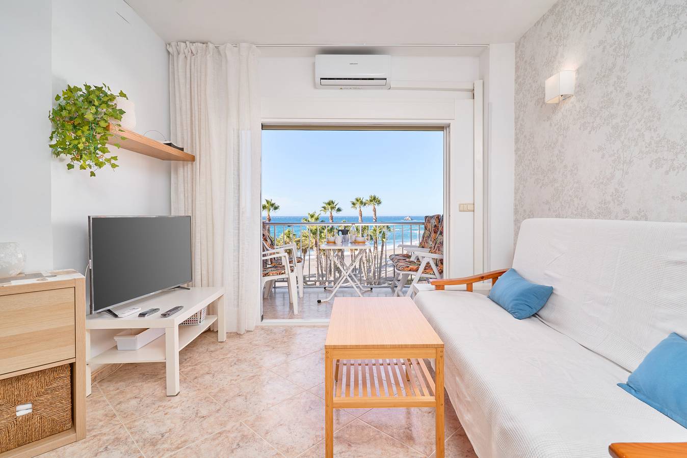 Apartamento entero, Apartamento 'Góndolas Costa Tropical' con vistas al mar, Wi-Fi y aire acondicionado in Playa Puerta del Mar, Almuñecar