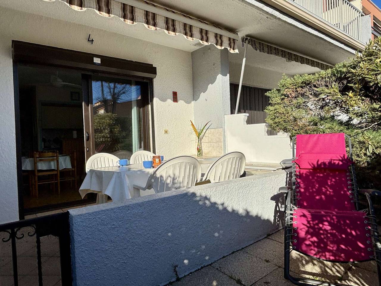 Entire apartment, Cozy Studio Cabine for 4 with Terrace, Bbq, Near Beach - Argelès-sur-Mer in La Côte Vermeille, Argelès-sur-Mer