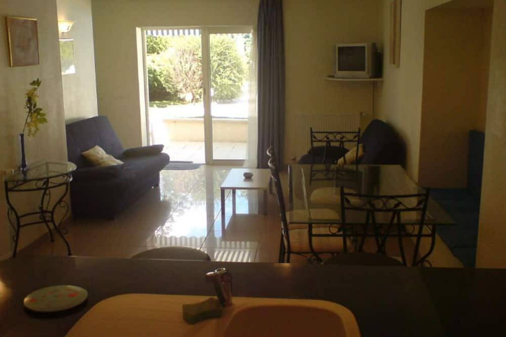 Apartamento entero, T3 apartment with pool for 4/6 people in Souillac, Lot