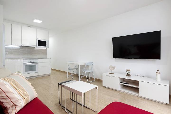 Ganze Wohnung, Ferienwohnung "Casa Joyne" in Strandnähe mit Gemeinschaftspool und WLAN in Puerto del Carmen, Tías