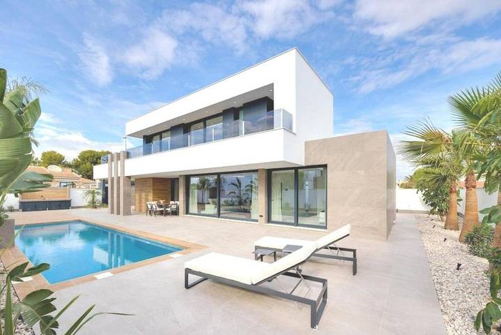 Ferienhaus für 10 Personen, mit Balkon und Terrasse sowie Garten und Pool in Santa Ponsa