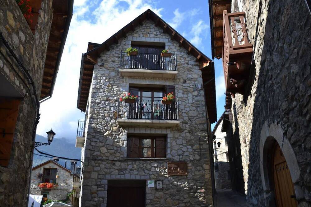 Ganze Wohnung, Borda Marianet. Apartamento El Solans in Cerler, Benasque
