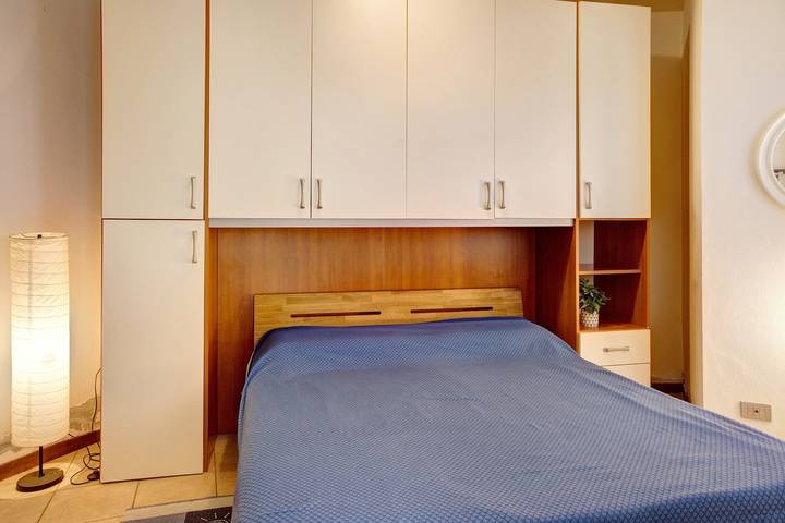 Entire apartment, Holiday Apartment 'Foresteria al Cantun' with Wi-Fi in Sondrio (Town), Sondrio