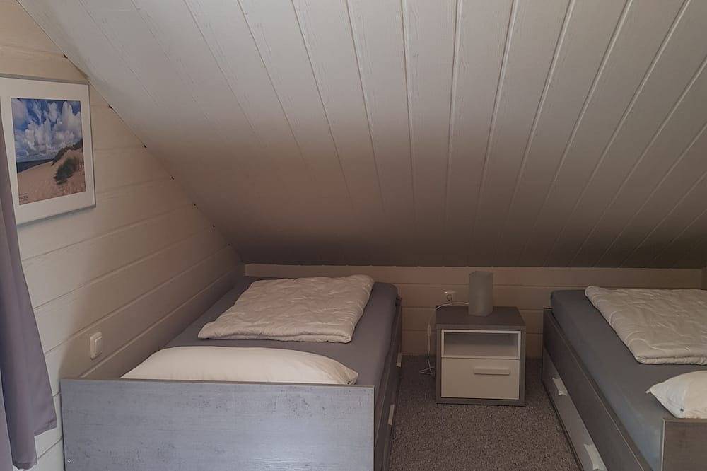 Schönes Ferienhaus mit Kamin und kostenlosem W-lan direkt am Ostseestrand in Priwall, Lübeck