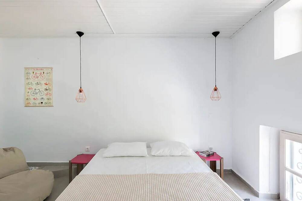 Ground floor of renovated townhouse with large veranda in Poros Stadt, Poros