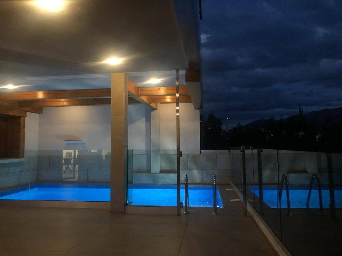 Apartamento entero, Apartamento de vacaciones para 9 personas con vistas al lago in Navaluenga, Valle del Alberche