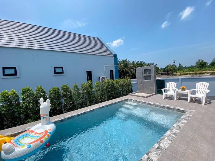 Chalet para 9 personas, con jardín y piscina para niños además de piscina y vistas - 1