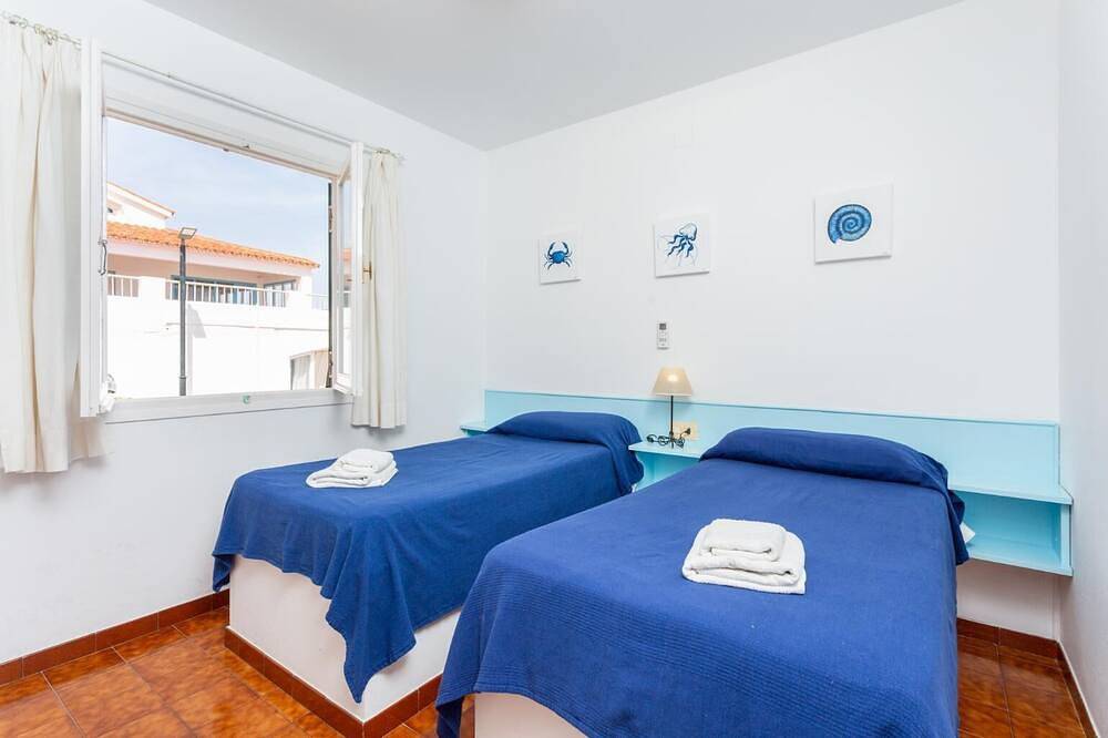 Voramar Waterfront - Drei Schlafzimmer Villa, Schläft 6 in Punta Prima, Sant Lluís