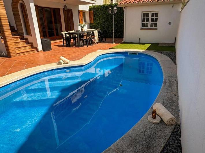 Casa rural para 8 personas, con Balcón además de Terraza y Piscina en Roda de Bará - 2