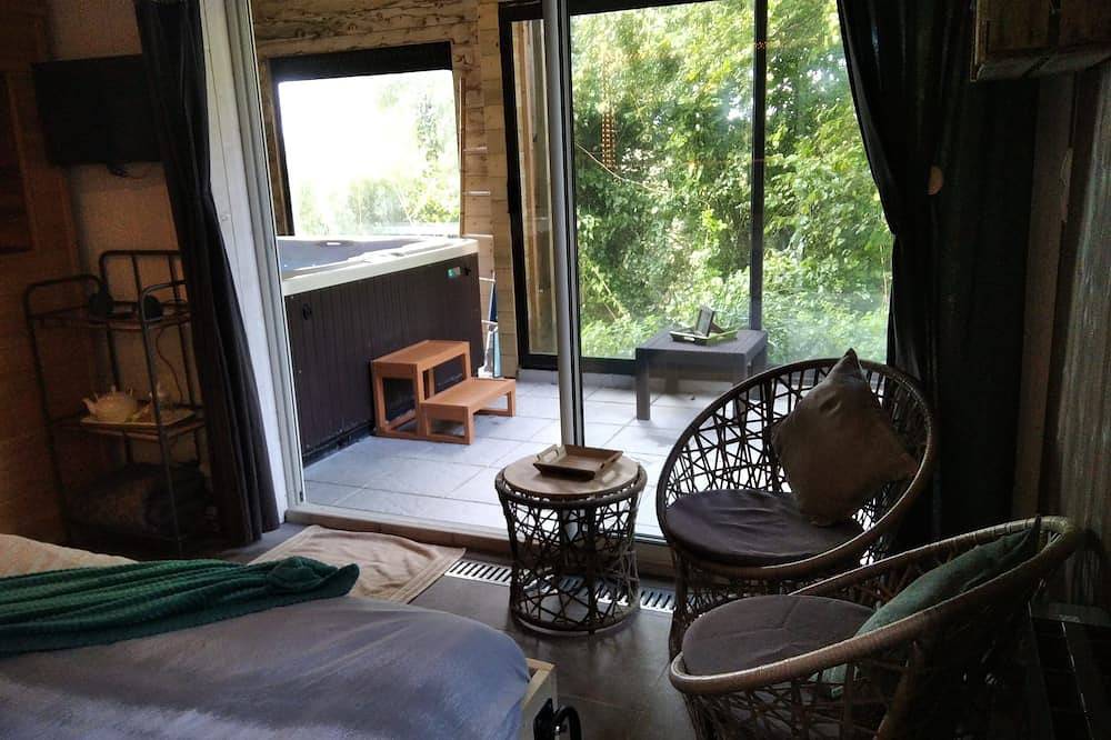Les sens des bois nuit avec Jacuzzi privé pour couple in Clerques, Région de Saint-Omer