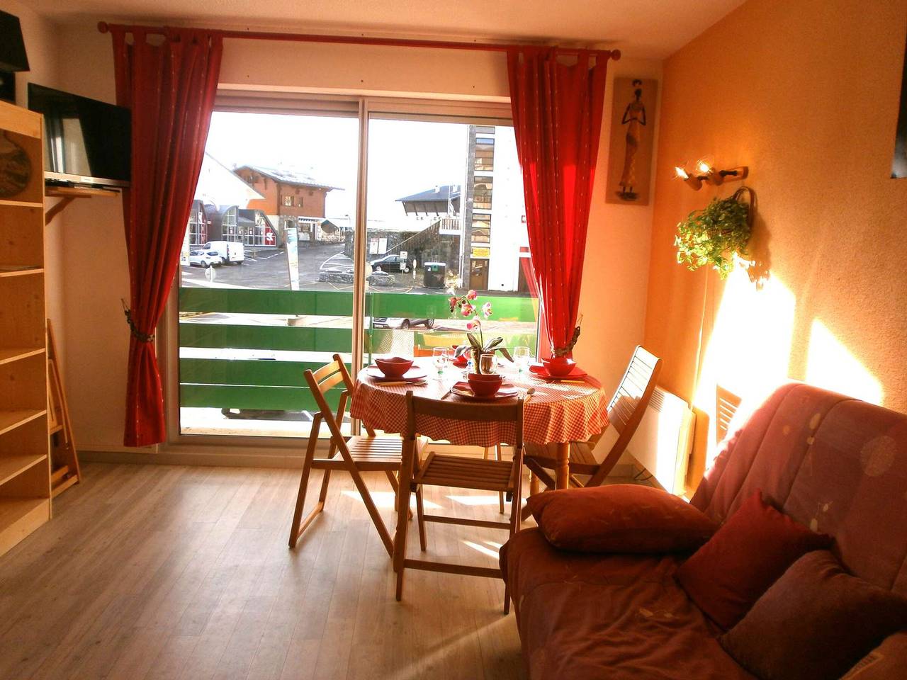 Apartamento entero, Apartamento T2 para 4 en Pla d'Adet - A pie de pistas con balcón y vistas al sur in Saint-Lary-Soulan, Parque nacional de los Pirineos