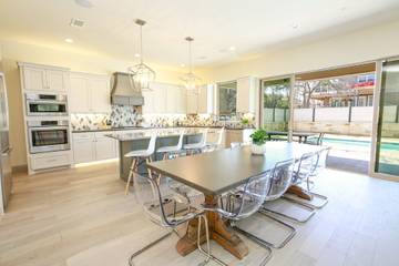 Vacation Rental for 12 Guests in Horseshoe Bay, Burnet County, Picture 3