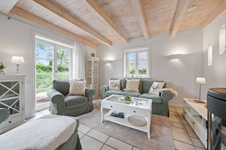 Hus Specht im Stillen Dorf - wunderschönes Reethaus in bevorzugter Lage und Nähe zum Dorfkern. in St. Peter-Ording, Eiderstedt