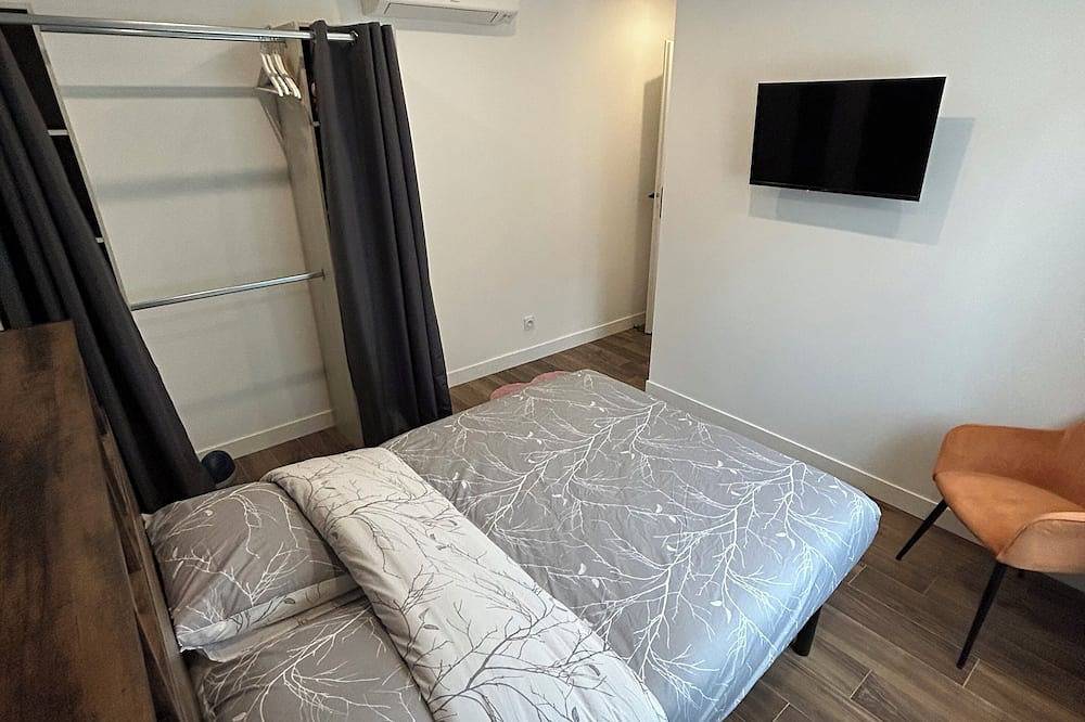 4-room duplex apartment - jacuzzi & terrace in La Trinité, Nizza Region