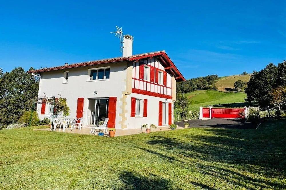 Maison basque 3* entre Mer et  Montagnes  sur 1500 m2 clos  (village classé) in Ainhoa, Région de Bayonne