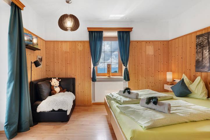 Entire apartment, Holiday Apartment 'Huanzhof Ferienwohnung Lerch' with Mountain View, Private Terrace & Wi-Fi in Aldein, South Tyrol