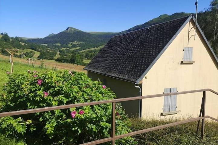 Gîte pour 5 personnes, avec jardin à Saint-Paul-de-Salers