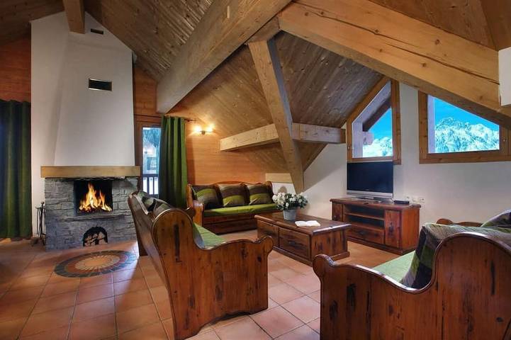 Chalet pour 2 personnes, avec piscine ainsi que sauna et balcon à Oz