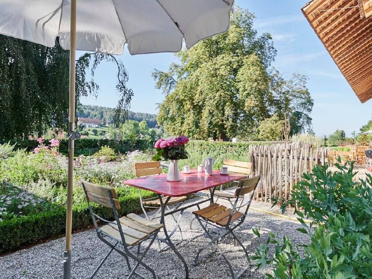 Ganze Wohnung, Schlossgut Münchenwiler - Wohnung unten in Drei-Seen-Land