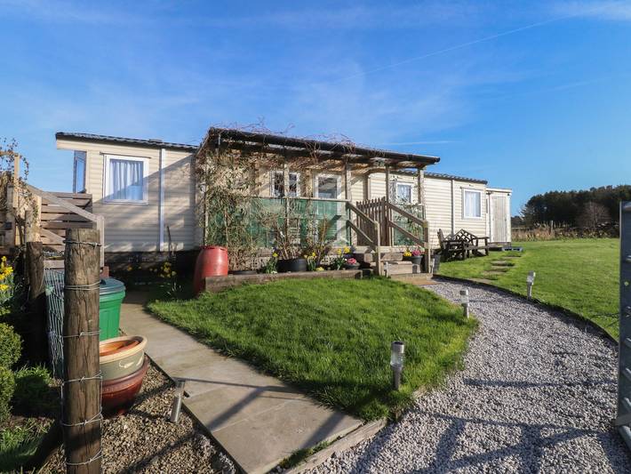 Caravan for 4 people, with garden in Lancashire