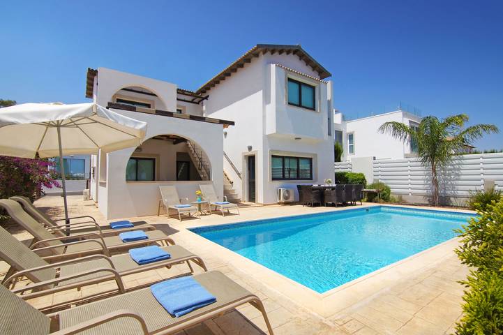 Chalet para 8 personas, con jardín además de balcón y piscina - 1