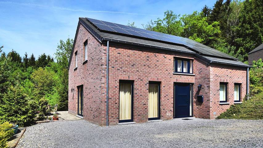 Vakantiehuis voor 8 personen, with sauna and terras as well as tuin in Barvaux