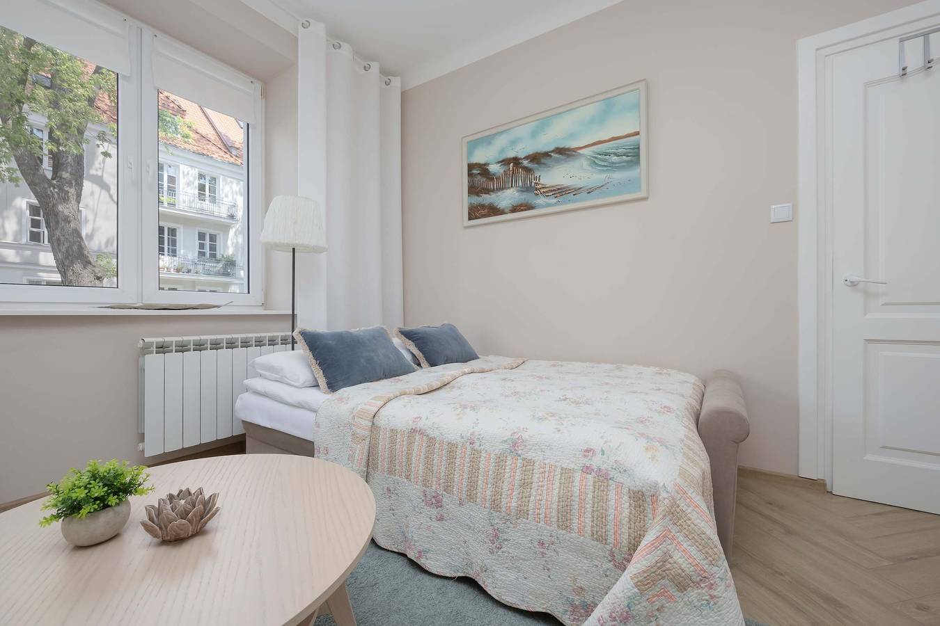 Ganze Ferienwohnung, Cozy Studio with a Workspace | Near the Metro in Bielany, Warschau