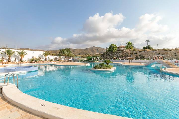 Casa de vacaciones 'Amplio' con piscina compartida, Wi-Fi y aire acondicionado in Platja de l'Amerador (el Campello), Campello