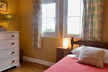 Log Cabin for 3 People in Bath, The Cotswolds, Photo 2