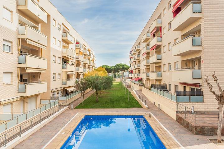 Apartamento para 6 personas, con jardín, Se admiten mascotas en Fenals