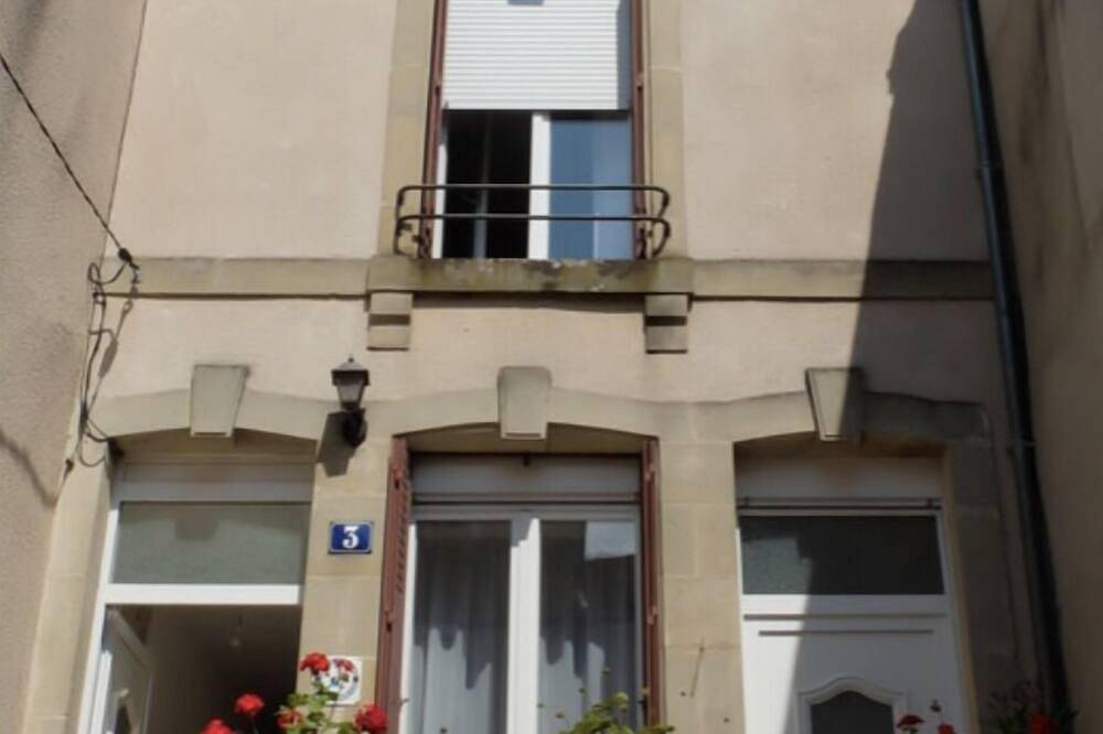 Appartement entier, Appartement tout confort à 100 mètres des thermes in Bourbonne-les-Bains, Haute-Marne