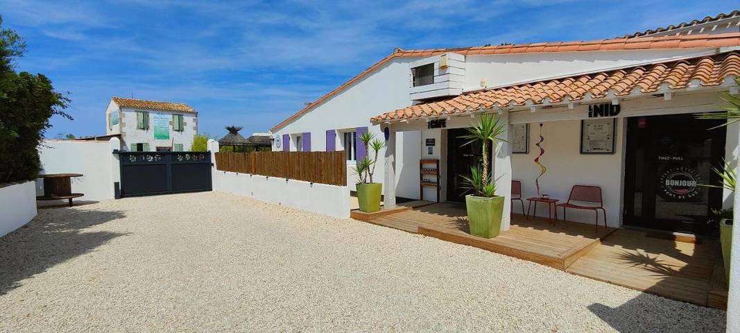 Location de vacances pour 2 personnes, avec Jacuzzi et Terrasse ainsi que Jardin et Vue dans Parc ornithologique du Pont de Gau - 3
