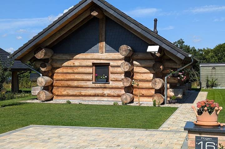 Blockhütte für 3 Personen, mit Terrasse und Sauna sowie Garten - 1