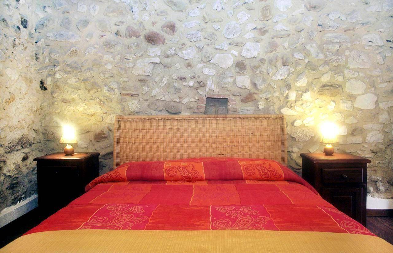 Entire holiday apartment, Wohnung im Grünen des Berges und des Sees, in einem charakteristischen mittelalterlichen Dorf, 80 km in Pescorocchiano, Rieti Province