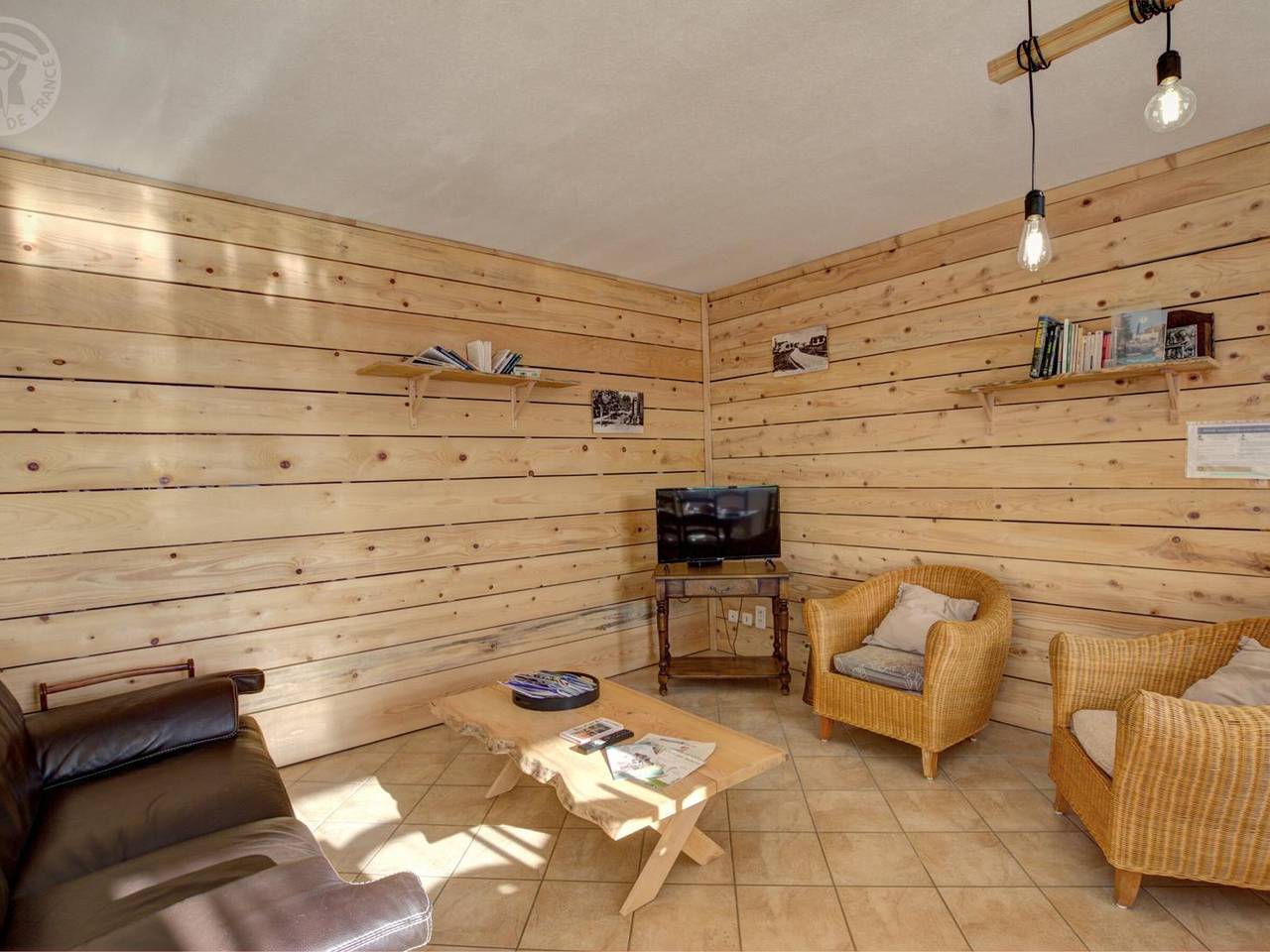 Gîte rural avec jardin et jeux pour enfants in Saint-Romain-en-Jarez, Loire