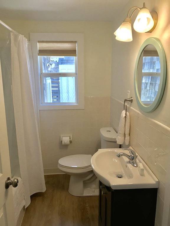 Das Nags Head Cottage-Renovierte Frühjahr 2018! Zu Fuß zum Strand! in Whalebone, Nags Head