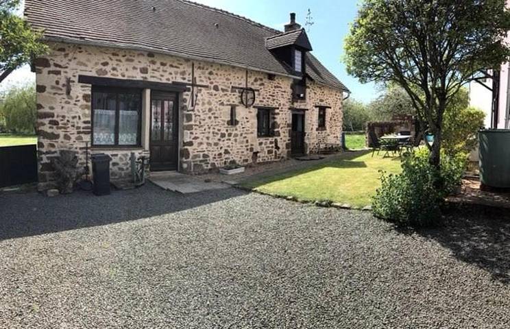 Location de vacances pour 8 personnes, avec piscine et vue ainsi que jardin et vue sur le lac, animaux acceptés à Chemiré-en-Charnie - 2