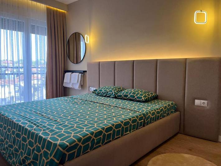 Ferienwohnung für 7 Personen, mit Balkon und Terrasse sowie Ausblick in Kosovo
