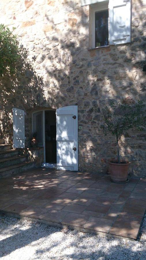 Chambre d’hôte pour 2 personnes, avec terrasse ainsi que piscine et jardin
