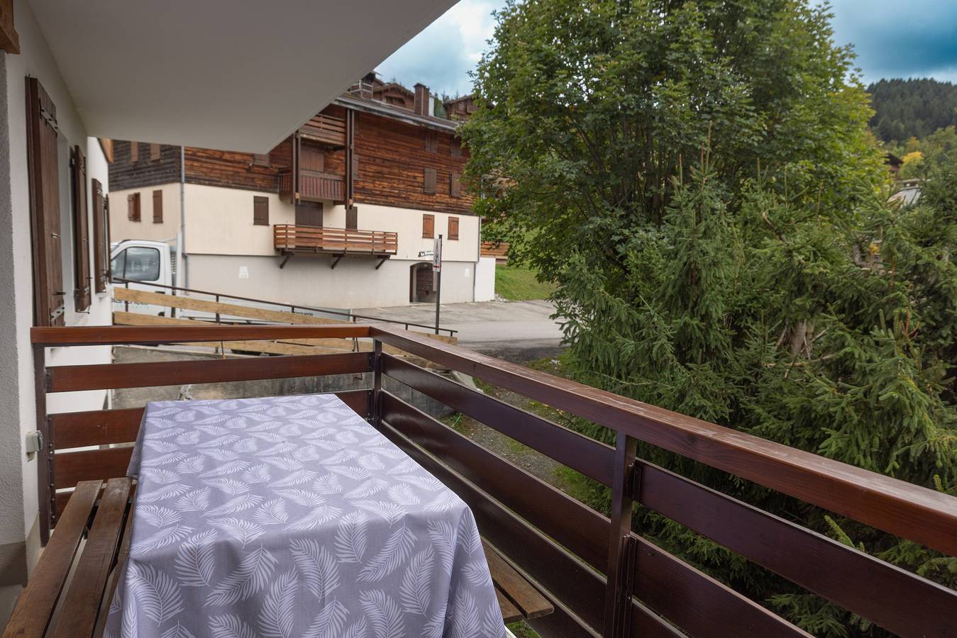 Appartement entier, Appartement Spacieux 6 Personnes avec vue sur la montagne, terrasse privée et Wi-Fi in Le Grand-Bornand, Région d'Annecy