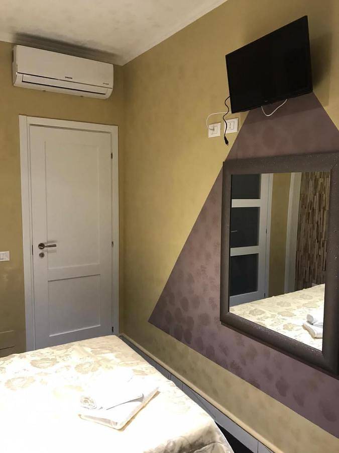Double Room with Private Bathroom in Bracciano, Lago di Bracciano
