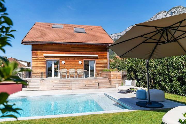 Villa pour 8 personnes, avec Jardin ainsi que Piscine et Vue sur le lac à Veyrier-du-Lac
