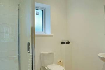 Log Cabin for 5 People in Tandridge, Surrey, Photo 4